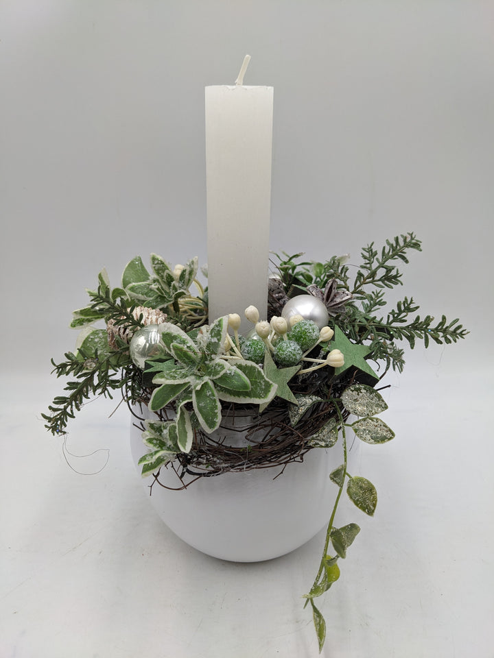 Weihnachtsgesteck Kugel Stern weiß