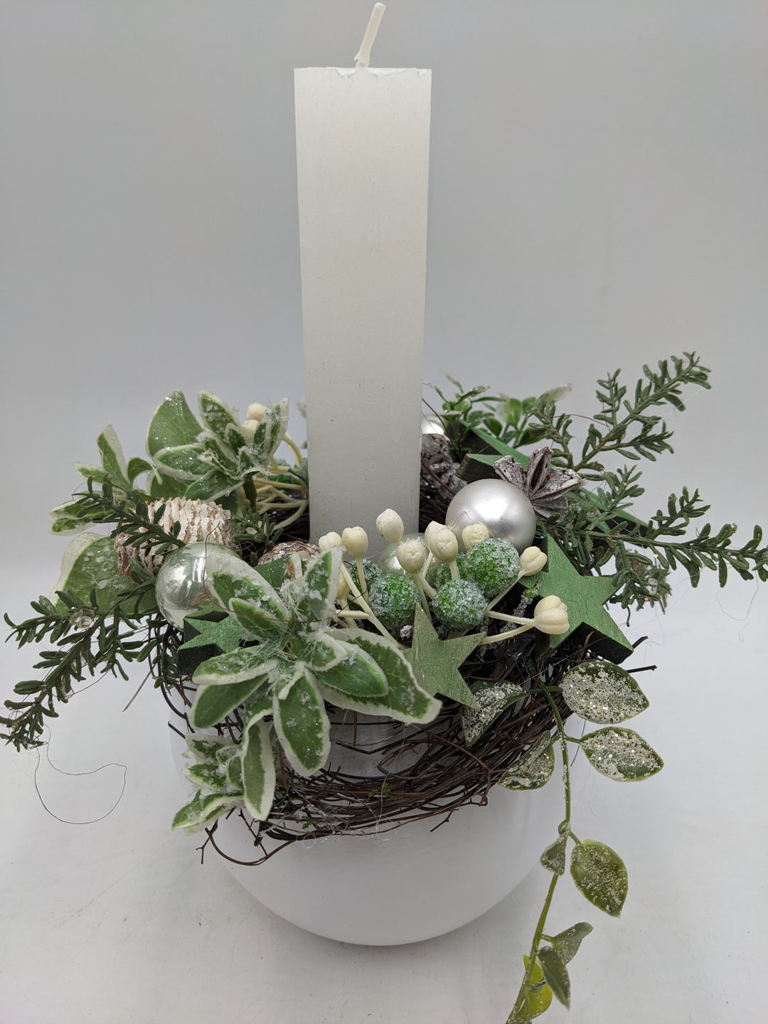 Weihnachtsgesteck Kugel Stern weiß