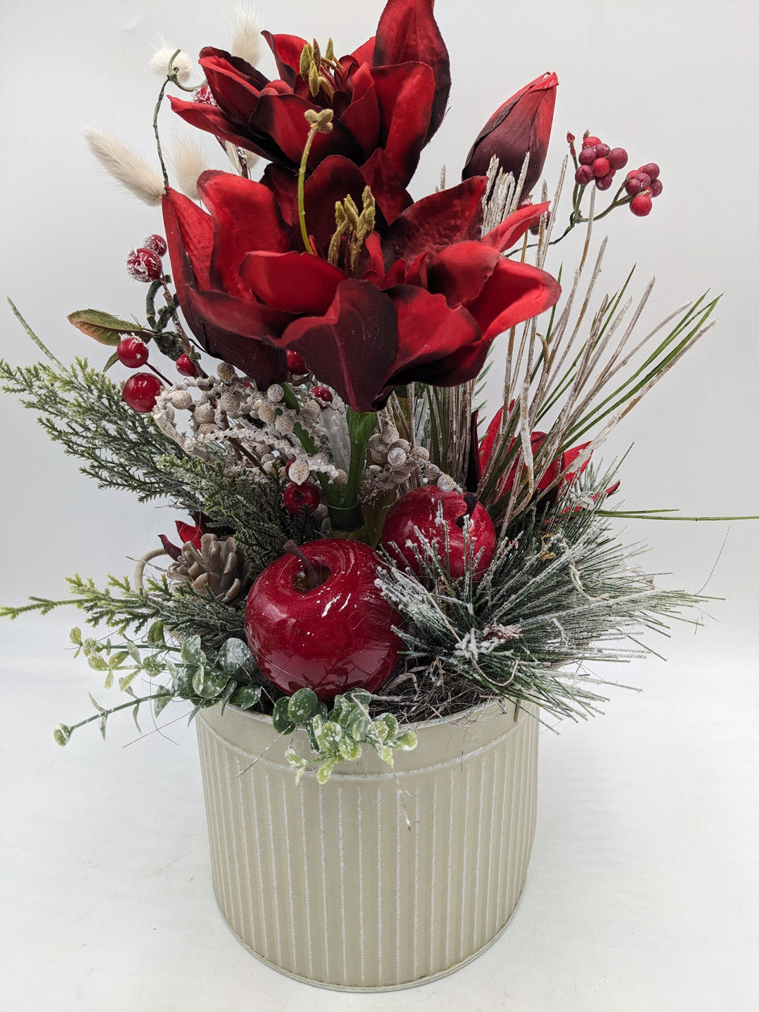 Weihnachtsgesteck Amaryllis Eukalypthus rot