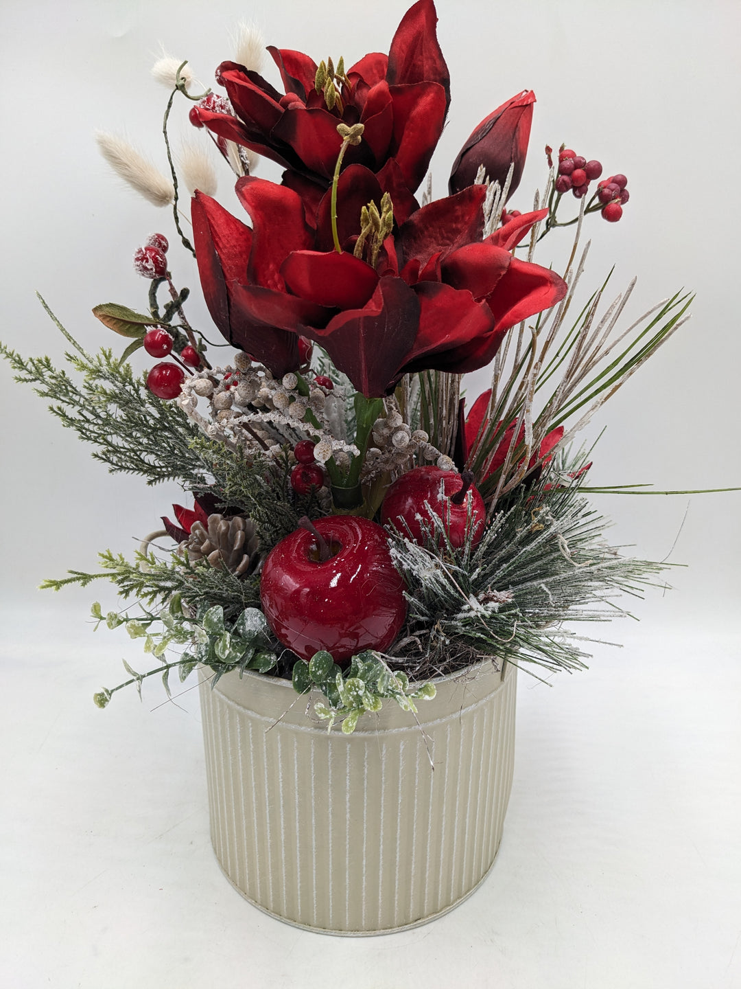 Weihnachtsgesteck Amaryllis Eukalypthus rot