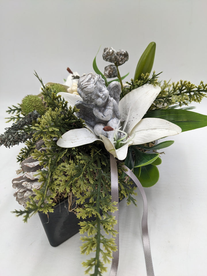 Trauergesteck Engel Zapfen weiß