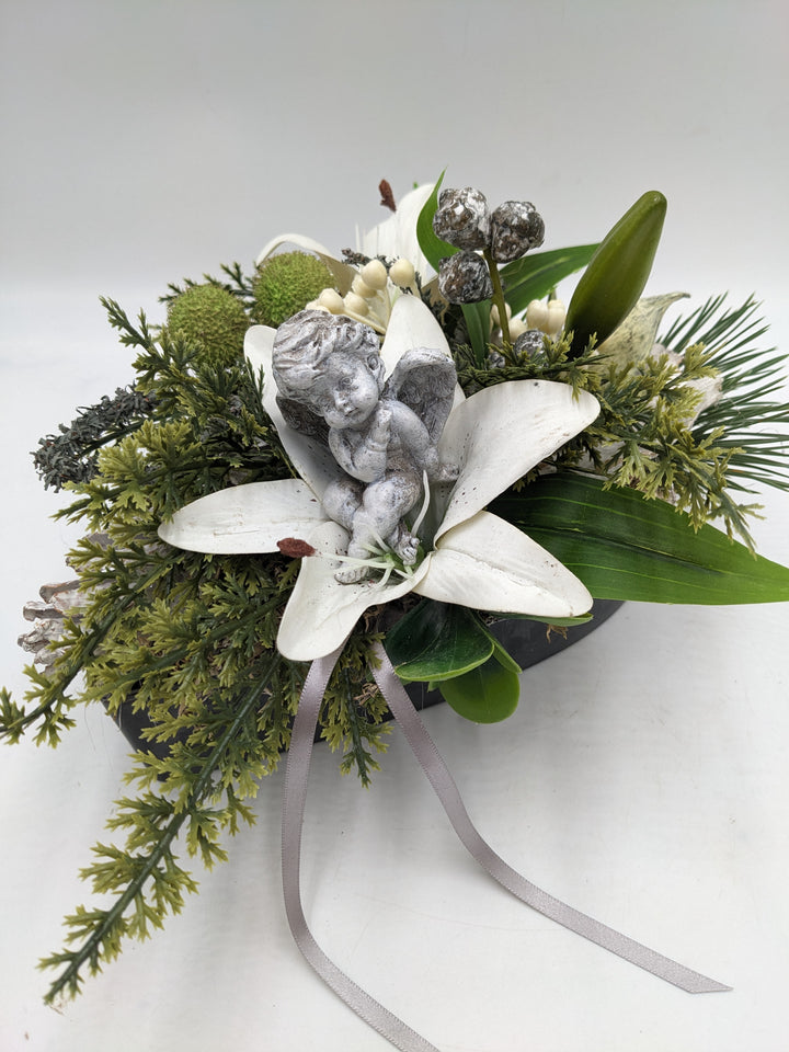 Trauergesteck Engel Zapfen weiß