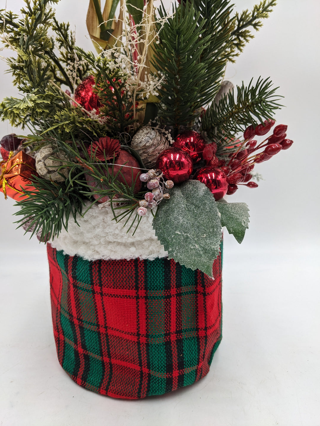 Weihnachtsgesteck Kugel Geschenk Amaryllis rot