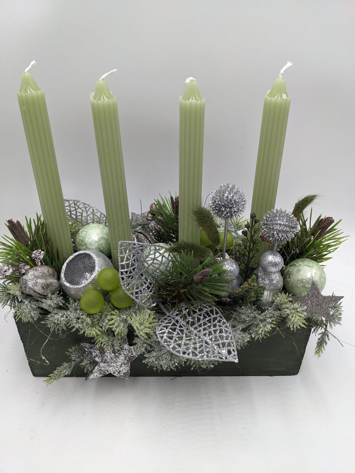 Adventsgesteck Kugel Zapfen Craspedia grün