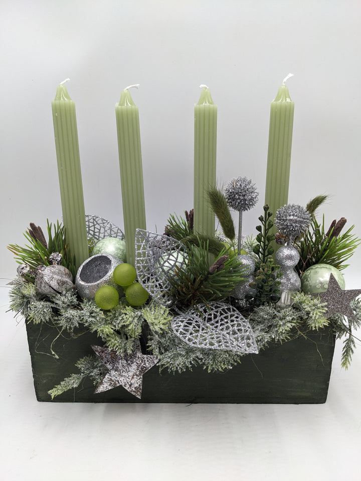 Adventsgesteck Kugel Zapfen Craspedia grün