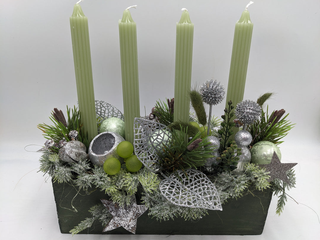 Adventsgesteck Kugel Zapfen Craspedia grün