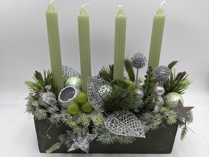 Adventsgesteck Kugel Zapfen Craspedia grün