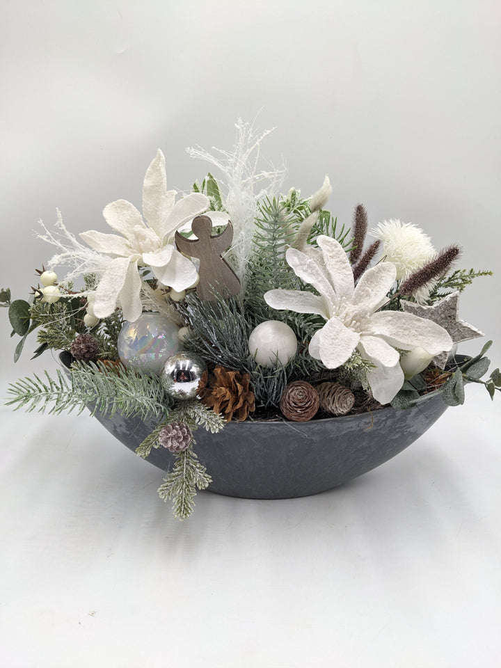 Weihnachtsgesteck Kugel Engel Magnolie weiß