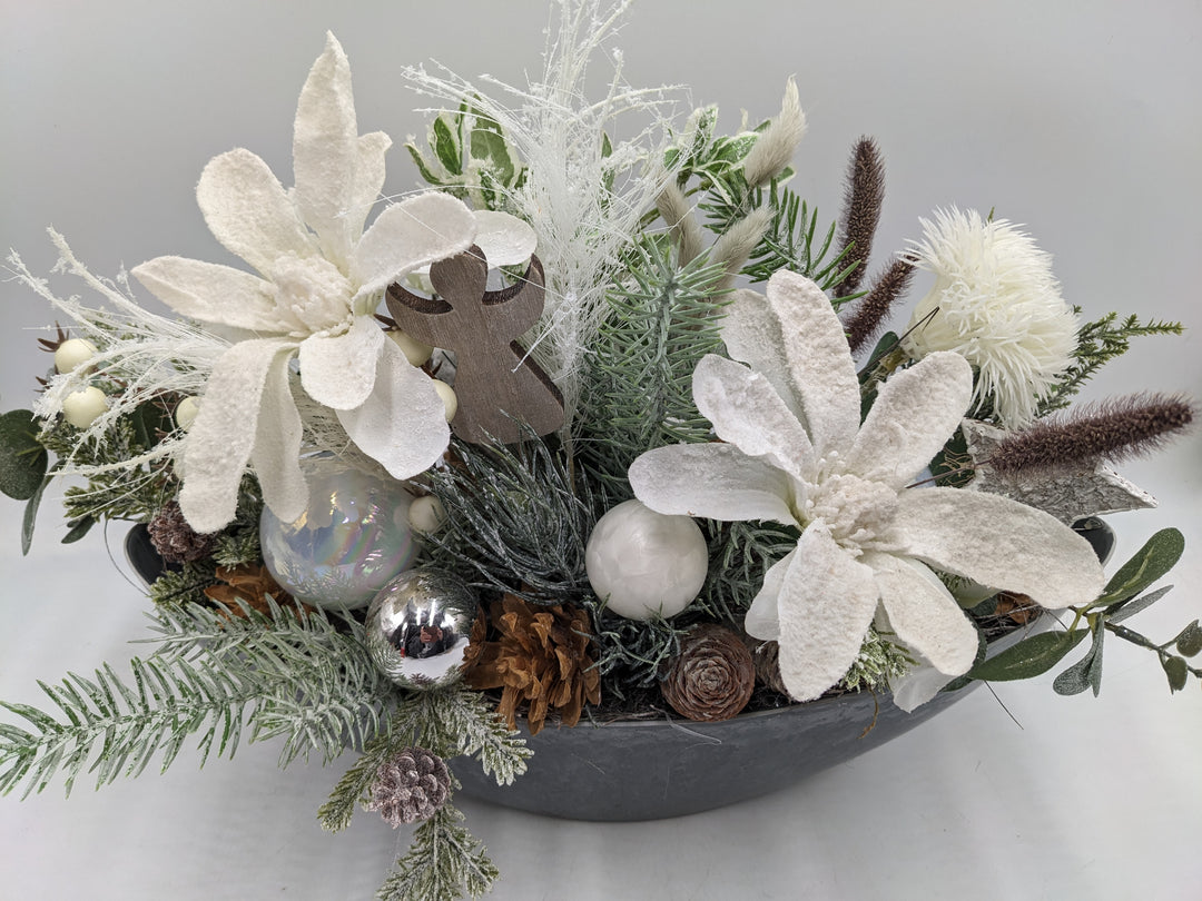 Weihnachtsgesteck Kugel Engel Magnolie weiß