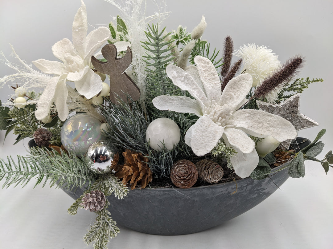 Weihnachtsgesteck Kugel Engel Magnolie weiß
