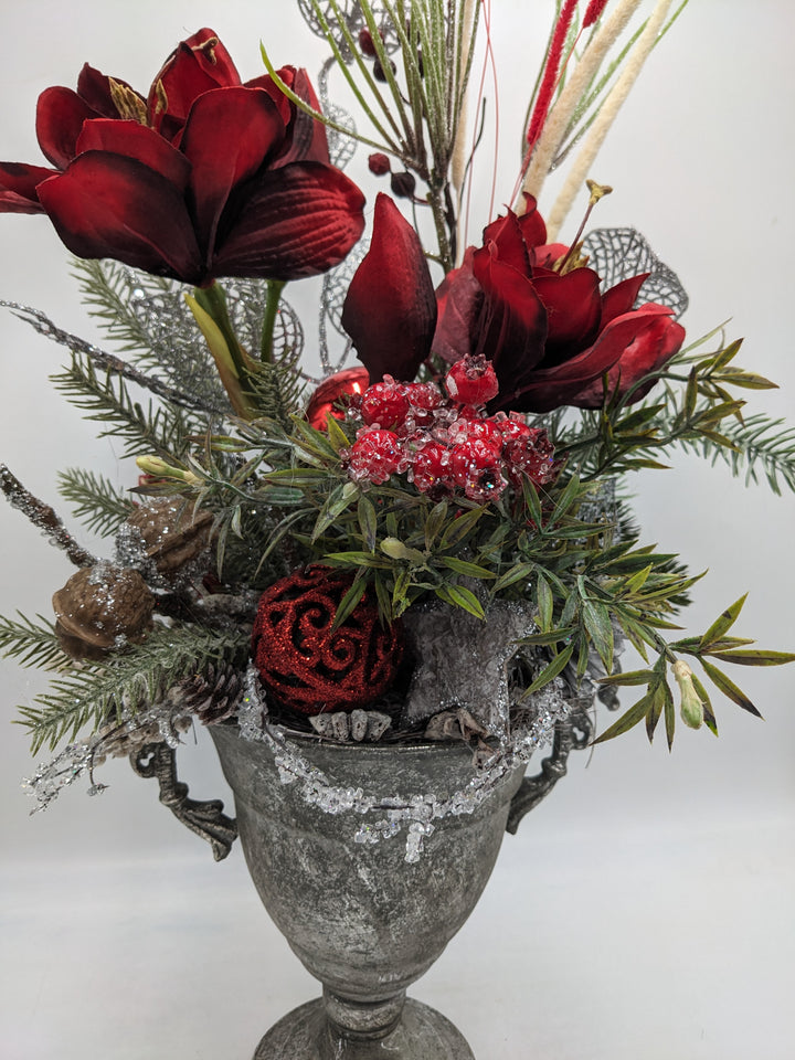 Weihnachtsgesteck Kugel Stern Amaryllis rot