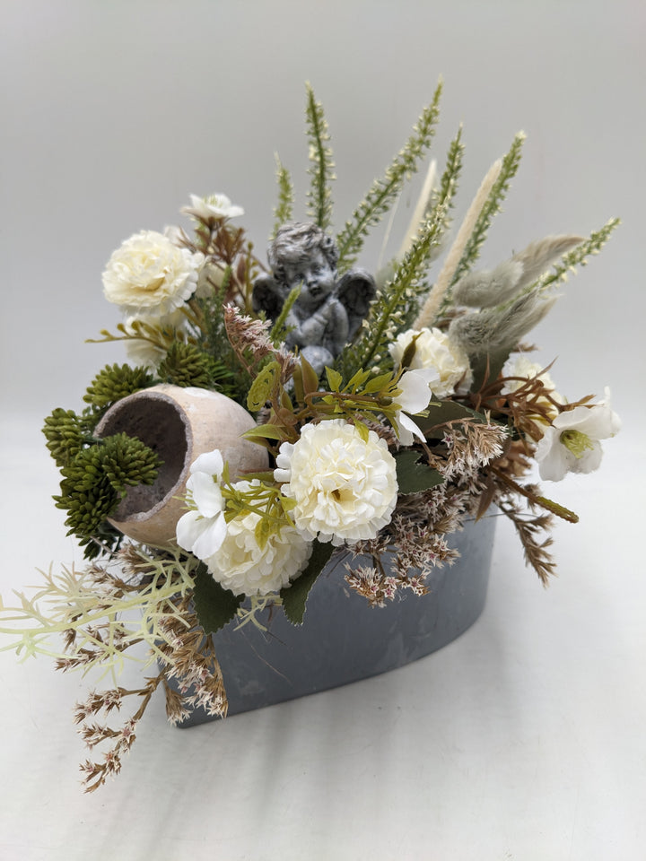 Trauergesteck Chrysantheme Engel Heide weiß