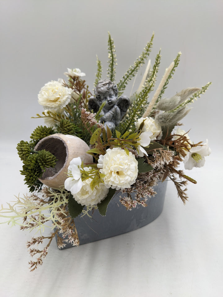 Trauergesteck Chrysantheme Engel Heide weiß