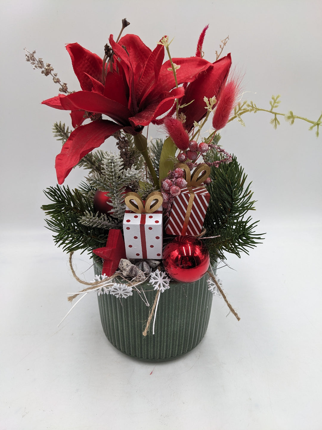 Weihnachtsgesteck Kugel Geschenk Amaryllis rot