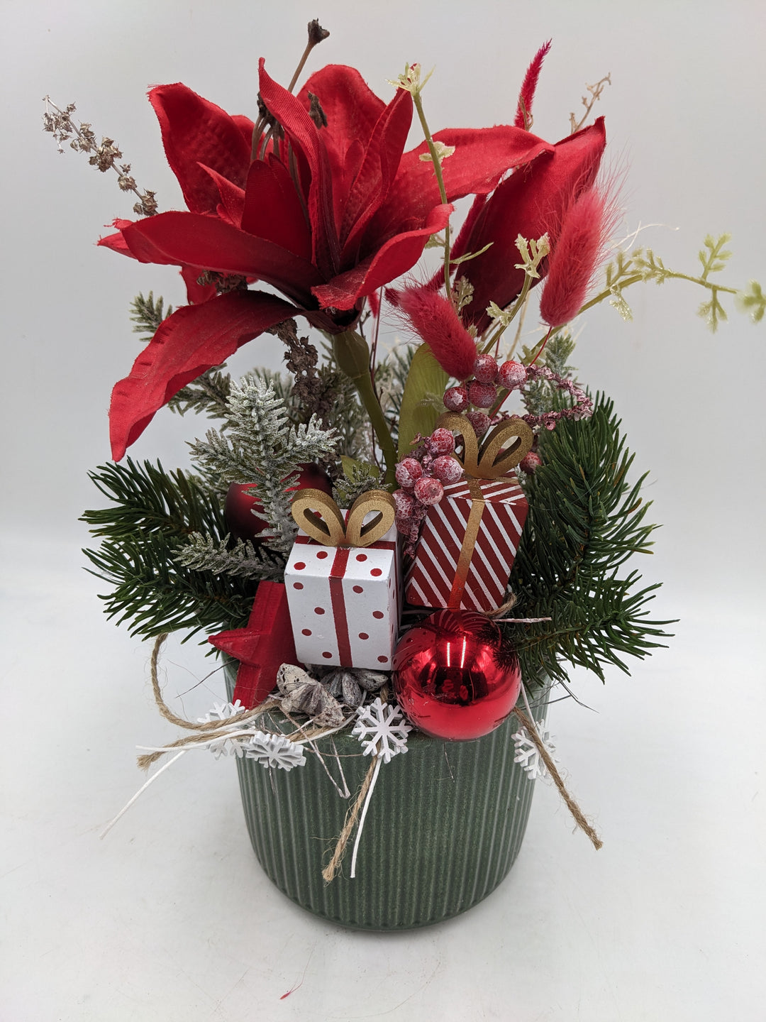 Weihnachtsgesteck Kugel Geschenk Amaryllis rot