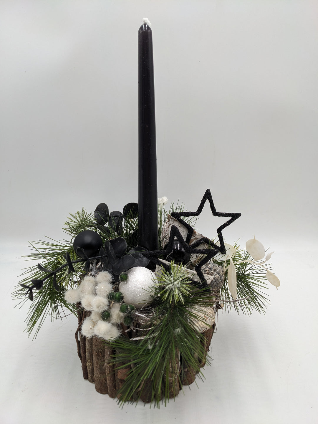 Weihnachtsgesteck Kugel Stern Kiefer schwarz