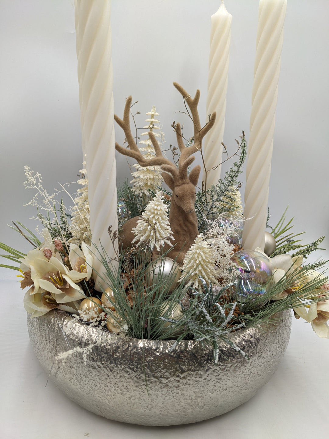 Adventsgesteck Kugel Hirsch Amaryllis creme