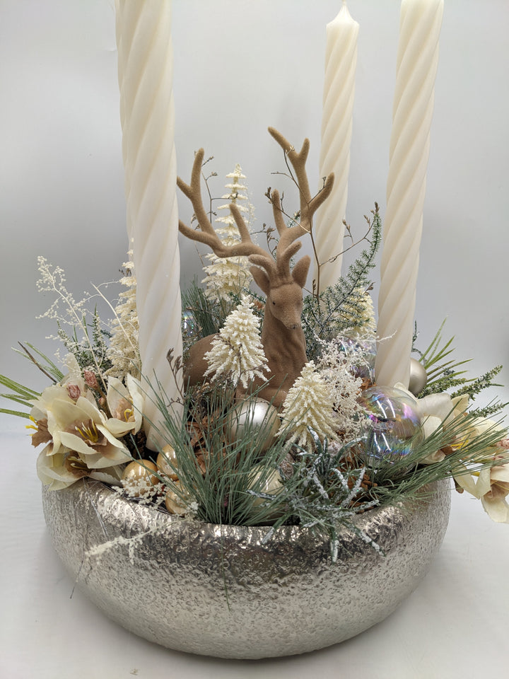 Adventsgesteck Kugel Hirsch Amaryllis creme