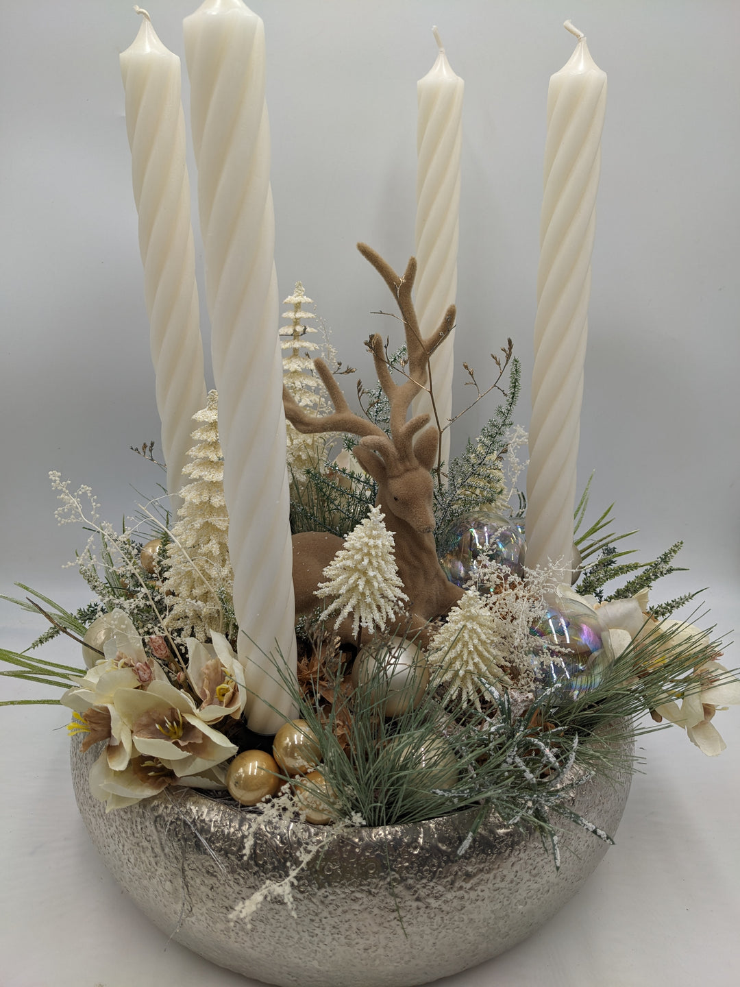 Adventsgesteck Kugel Hirsch Amaryllis creme