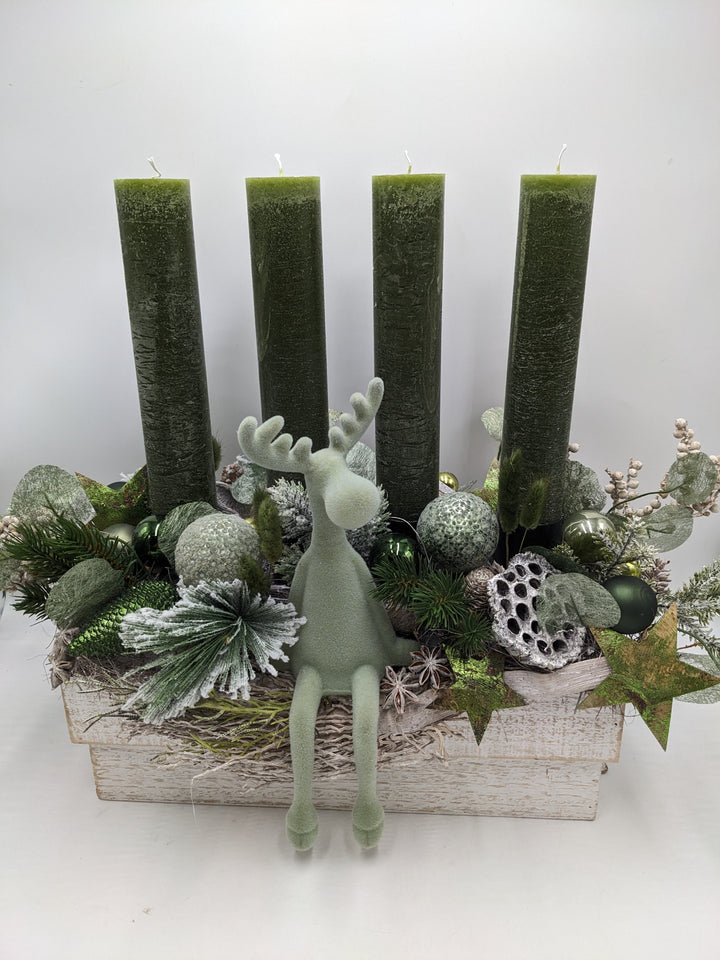 Adventsgesteck Kugel Elch Zapfen grün