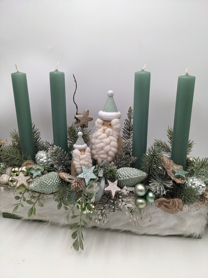 Adventsgesteck Kugel Zapfen Weihnachtsmann mint