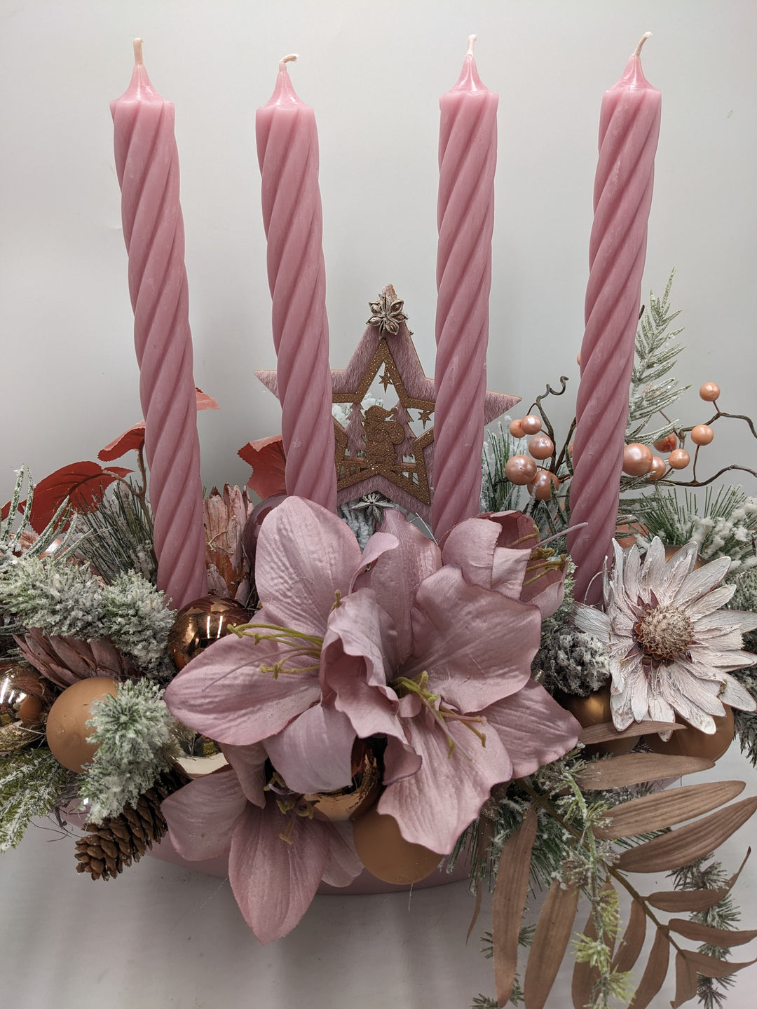 Adventsgesteck Kugel Stern Amaryllis altrosa