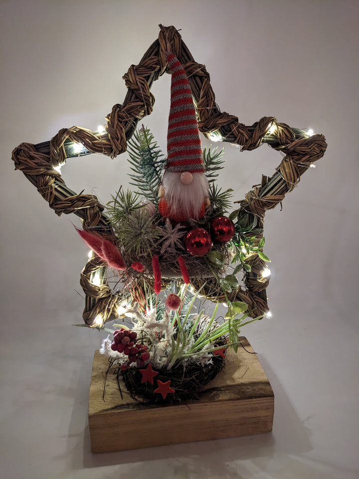 Weihnachtsgesteck LED Kugel Wichtel rot