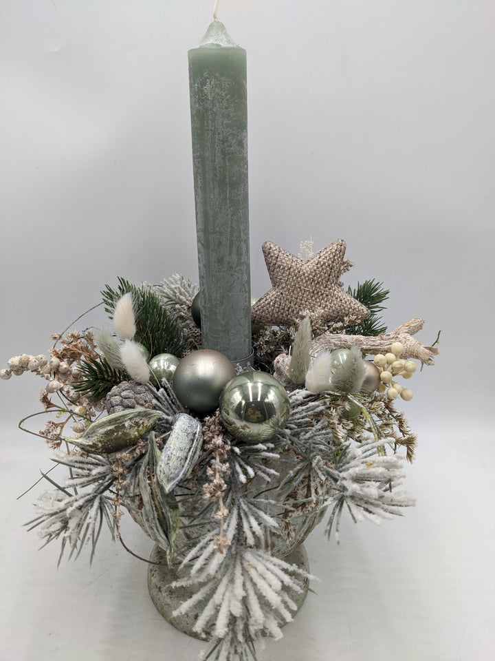 Weihnachtsgesteck Kugel Stern Zapfen mint