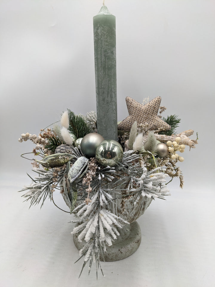 Weihnachtsgesteck Kugel Stern Zapfen mint