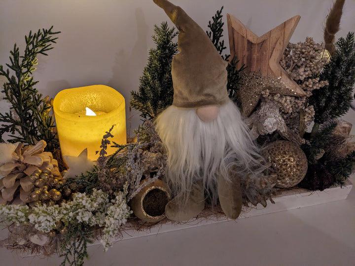 Weihnachtsgesteck LED Kugel Stern Wichtel natur