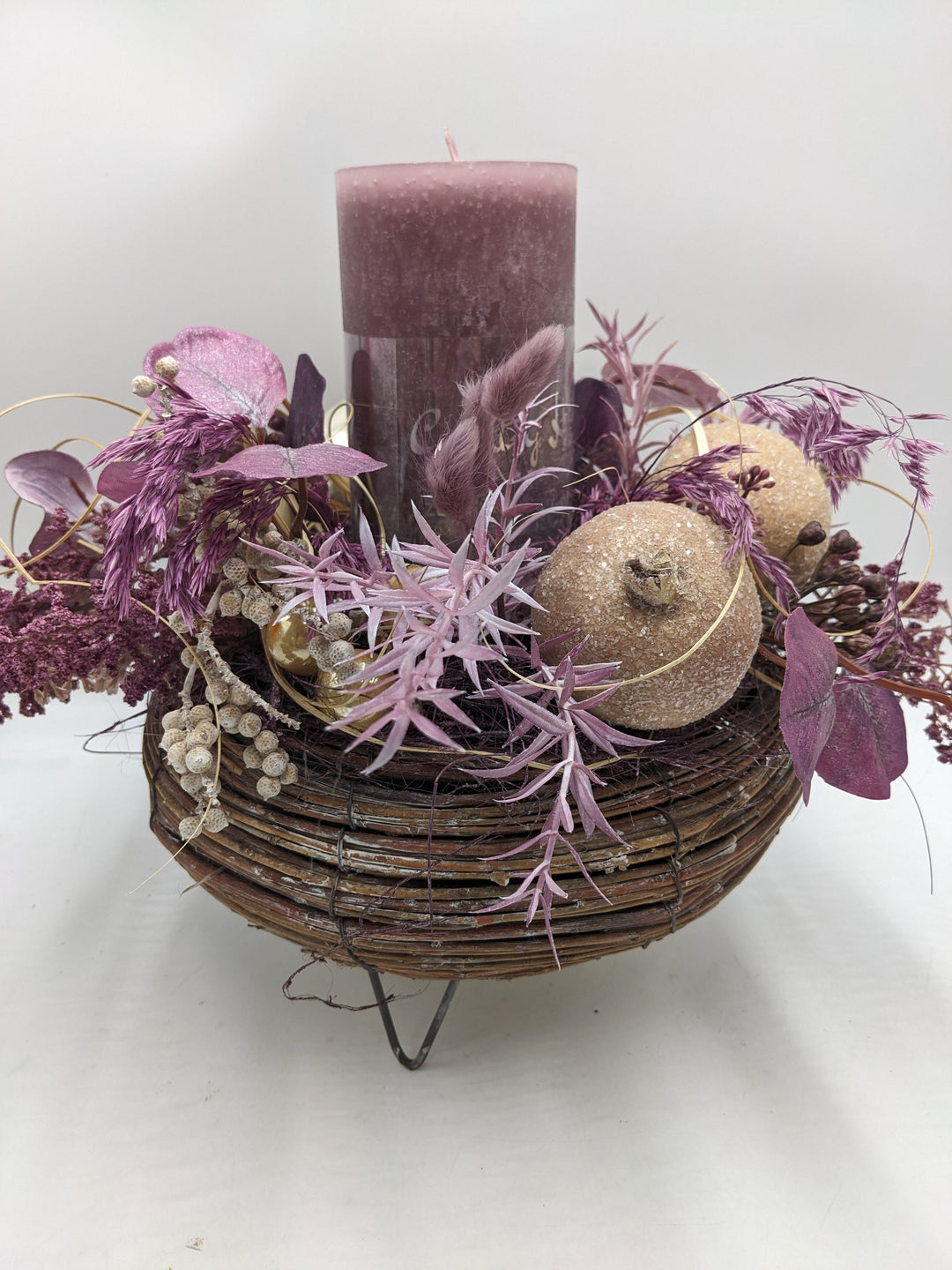 Weihnachtsgesteck Kugel Beiwerk rosa