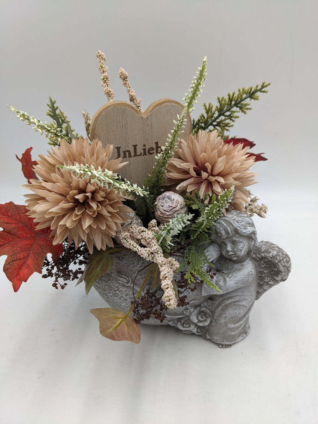 Trauergesteck in Liebe Engel Heide apricote