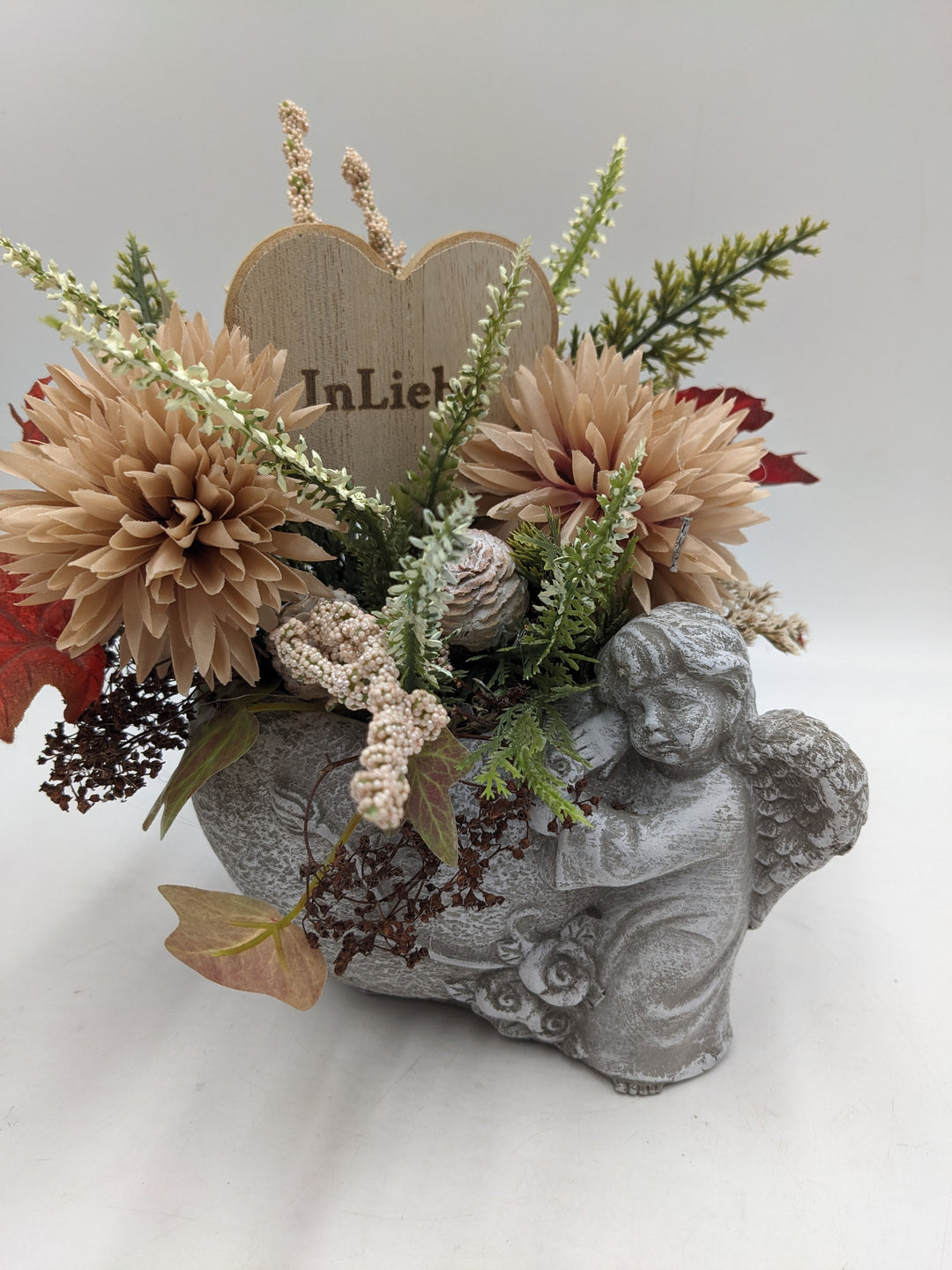 Trauergesteck in Liebe Engel Heide apricote