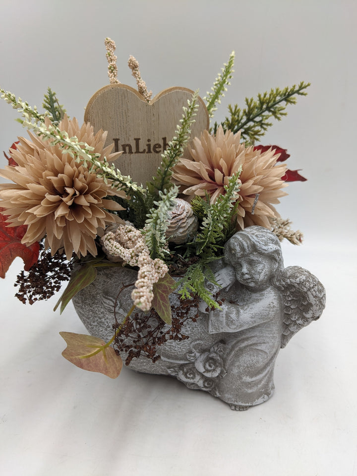 Trauergesteck in Liebe Engel Heide apricote