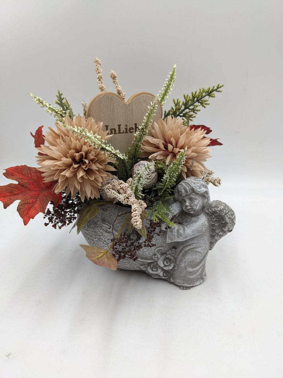 Trauergesteck in Liebe Engel Heide apricote