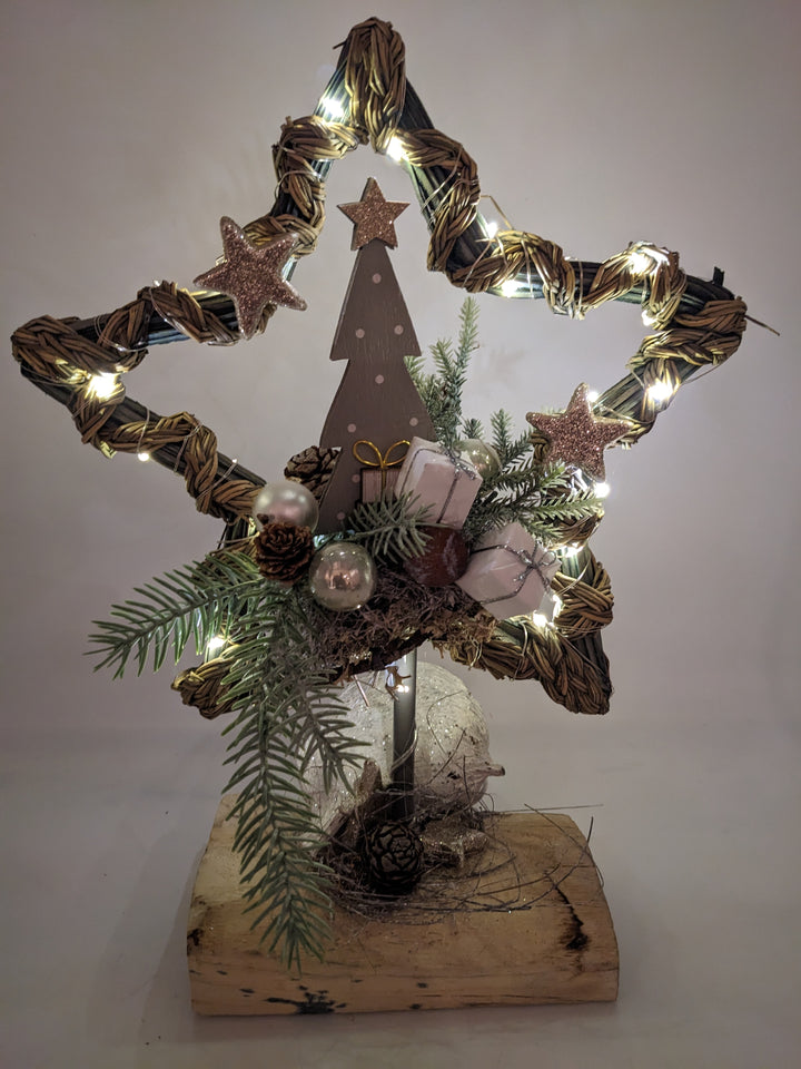 Weihnachtsgesteck LED Stern Zapfen Tannenbäumchen natur