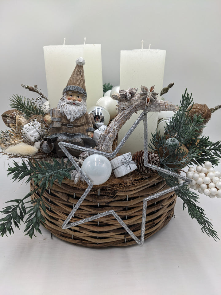 Adventsgesteck Kugel Stern Weihnachtsmann natur