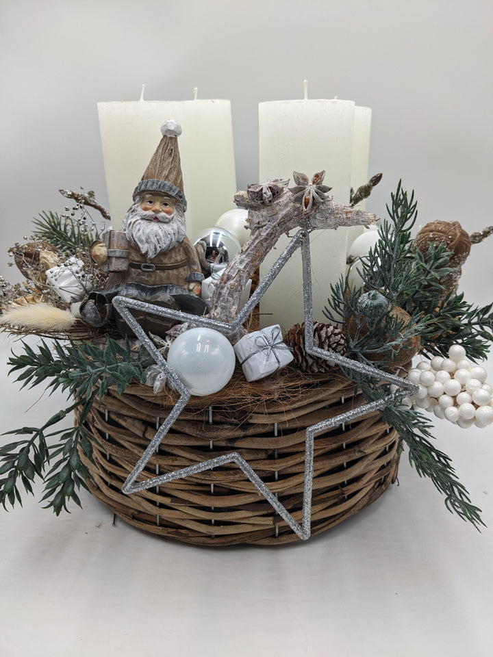 Adventsgesteck Kugel Stern Weihnachtsmann natur