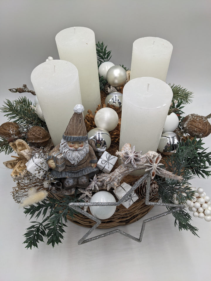 Adventsgesteck Kugel Stern Weihnachtsmann natur