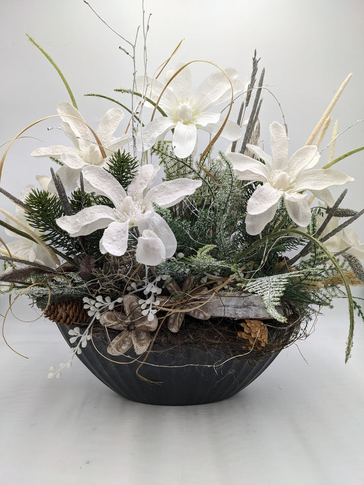 Wintergesteck LED Blüte Zapfen weiß