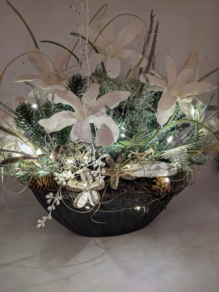 Wintergesteck LED Blüte Zapfen weiß