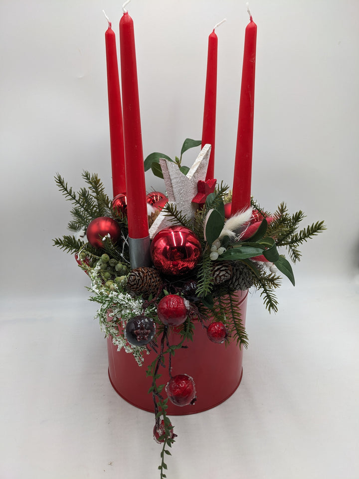 Adventsgesteck Kugel Stern Zapfen rot