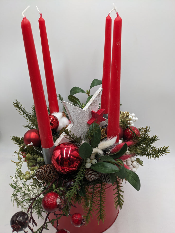 Adventsgesteck Kugel Stern Zapfen rot