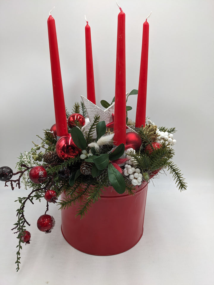 Adventsgesteck Kugel Stern Zapfen rot