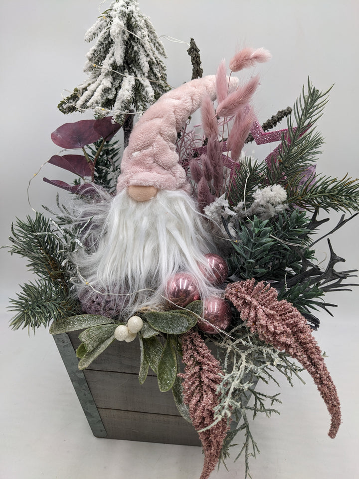 Weihnachtsgesteck LED Kugeln Wichtel Tannenbäumchen rosa