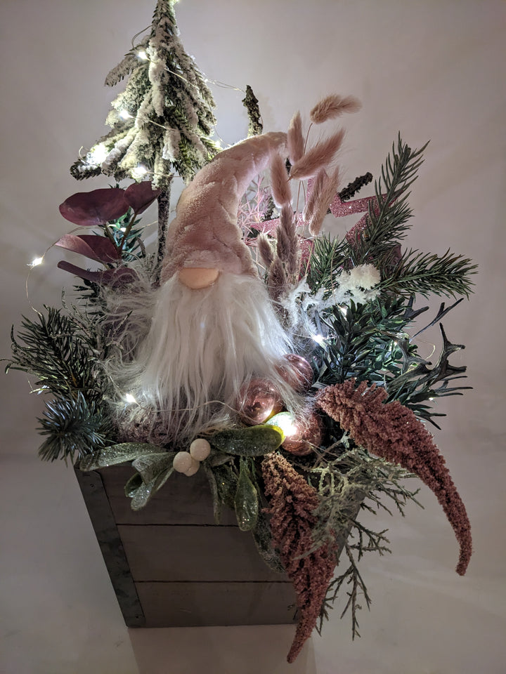 Weihnachtsgesteck LED Kugeln Wichtel Tannenbäumchen rosa