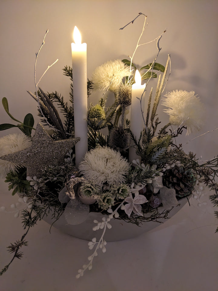 Weihnachtsgesteck LED Zapfen Stern weiß