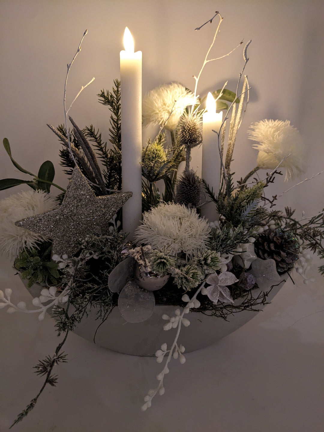 Weihnachtsgesteck LED Zapfen Stern weiß