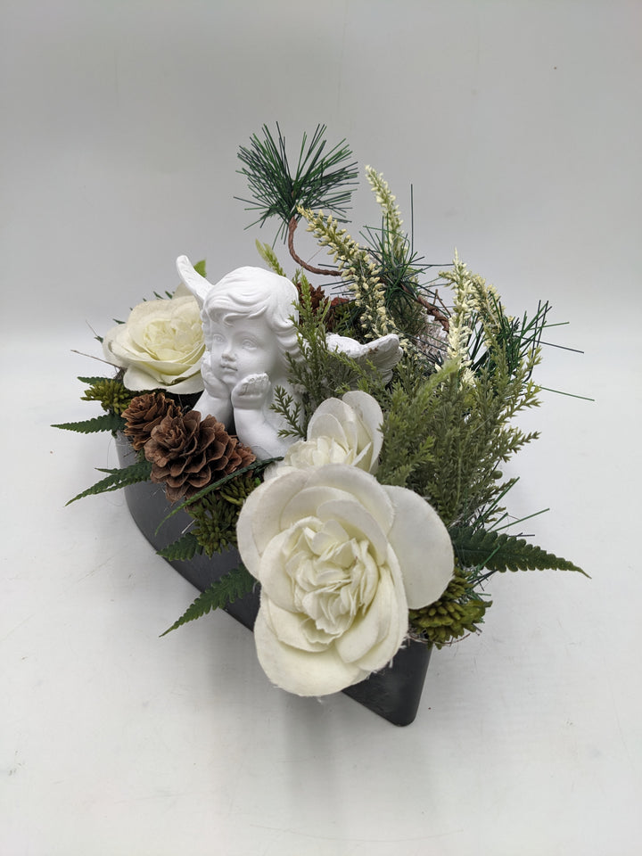 Trauergesteck Zapfen Engel Rose weiß