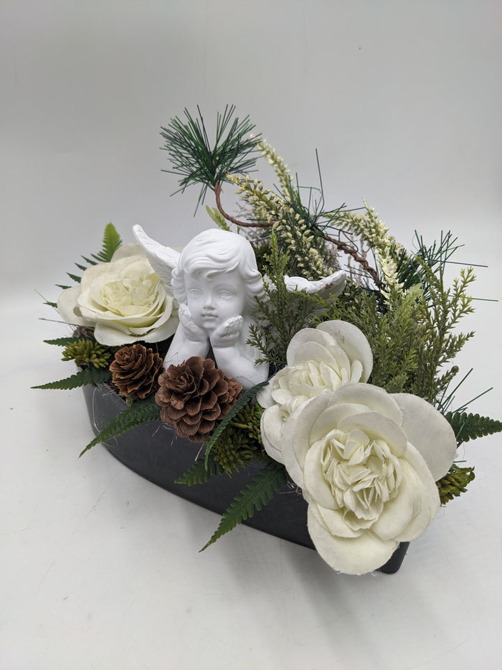 Trauergesteck Zapfen Engel Rose weiß